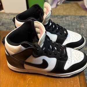 Nike Black and White Women's Sneakers